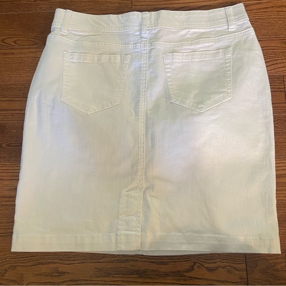 EUC Charter Club Women's White Skirt In Size 10 Petite‎ - Picture 2 of 8